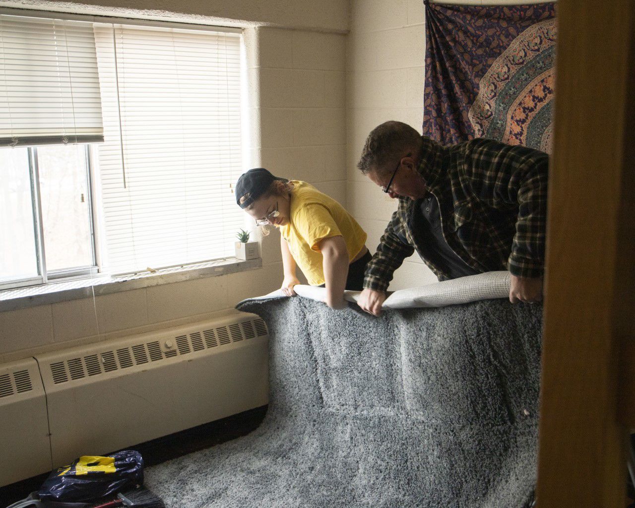 WMU junior, Kate, and her father pack up the remainder of her belongings.